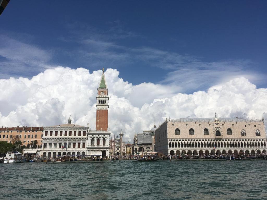 Venezia Ca' Sole Apartment เมสเตร ภายนอก รูปภาพ